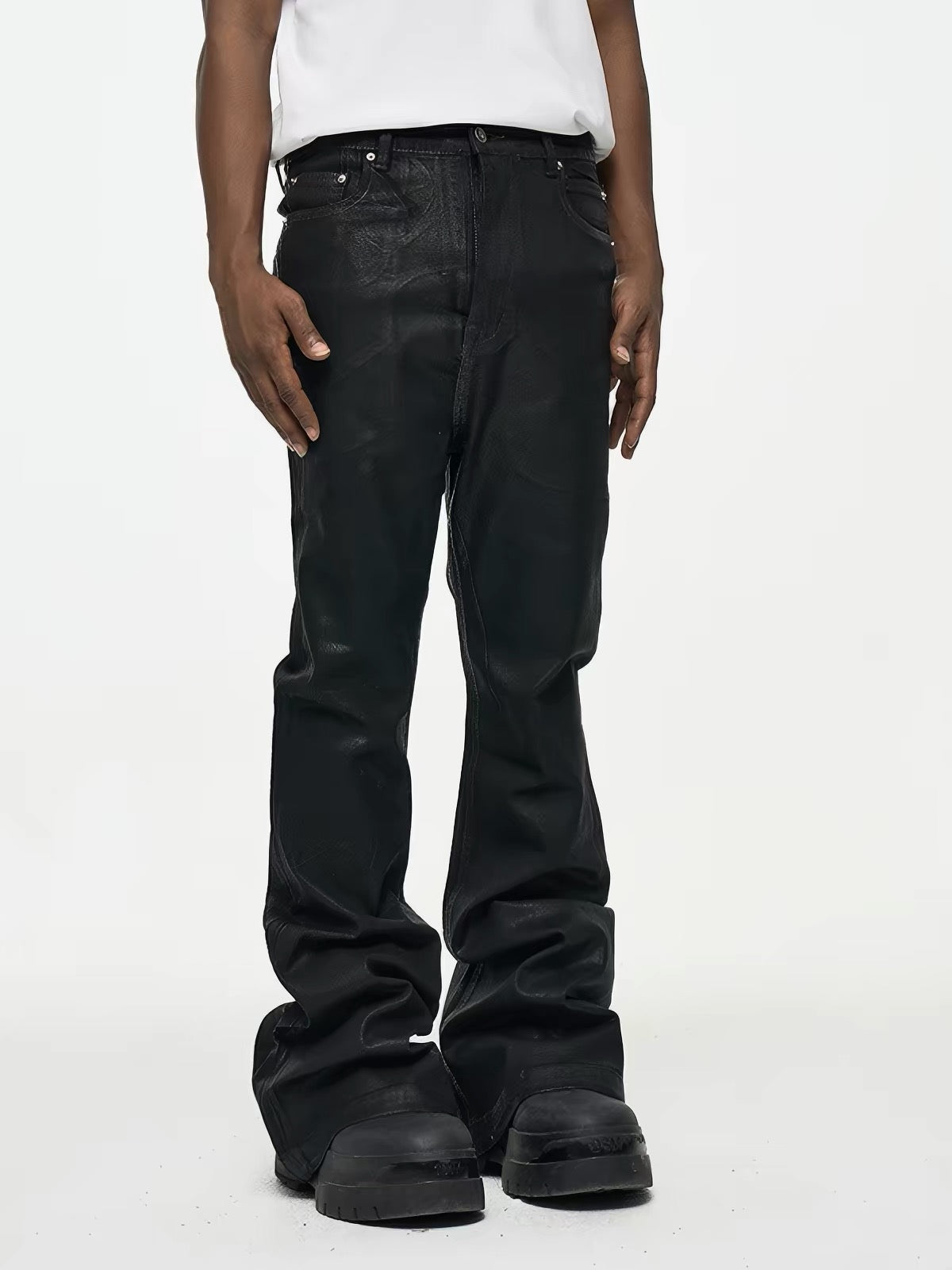 Riven Bootcut-Jeans im Waxed-Look
